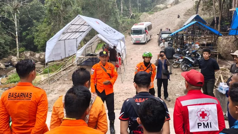 Tim SAR gabungan melanjutkan pencarian Windy Rahma Putri (25), perempuan asal Padang Pariaman yang diduga tenggelam dan hanyut di Air Terjun Robo, Kabupaten Limapuluh Kota, Jumat (16/10/2026) pagi. (Dok. Basarnas)