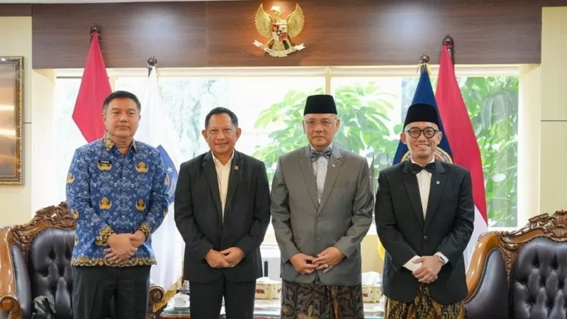 Pertemuan dan koordinasi strategis Menteri bersama Wakil Menteri Haji dan Umrah dengan Menteri Dalam Negeri di Kantor Kemendagri, Jakarta, Kamis (1/10/2026). (Foto: Kemenhaj)