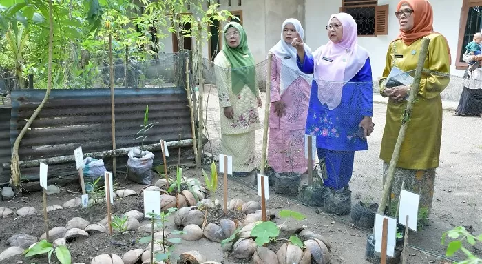 TP PKK Agam  saat melakukan pembinaan terhadap Kelompok Dasawisma Nibung 3, Jorong Sungai Nibuang, Nagari Tiku Selatan, Kecamatan Tanjung Mutiara, Kamis (1/10/2026). (Foto: Pemkab Agam)