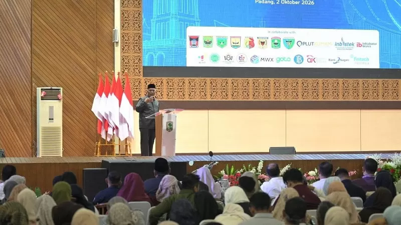  Peningkatan Kapasitas Wirausaha Terdampak Bencana dalam rangkaian Klinik UMKM Minang Bangkit Regional II Sumatera Barat. Kegiatan tersebut berlangsung di Auditorium Universitas Andalas, Padang, Jumat (2/10/2026). (Foto: Pemprov Sumbar