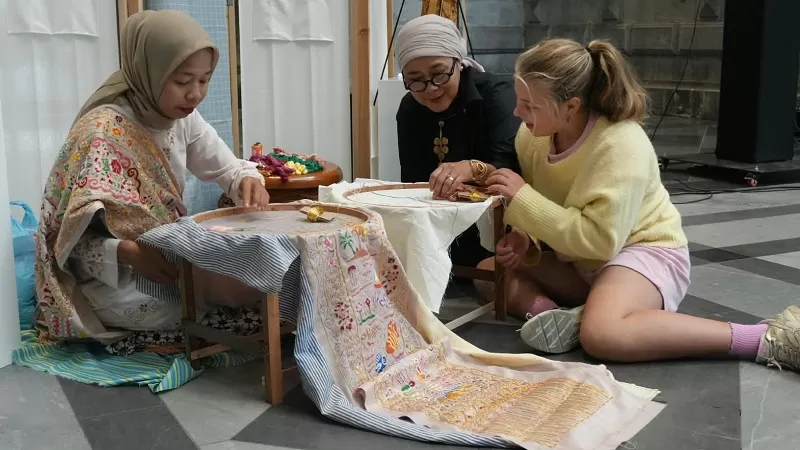 Sulam Kapalo Samek hadir dalam ICWB 2026 atas undangan Kedutaan Besar Republik Indonesia (KBRI) Brussels. Rangkaian kegiatan berlangsung di Antwerp dan Brussel, Belgia. (Foto: Pemkab Padang Pariaman)