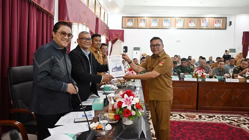 Pertemuan berlangsung dalam kunjungan kerja spesifik Komisi II DPR RI di Kantor Gubernur Sumatera Barat, Kota Padang, Selasa (6/10/2026). (Foto: DPR RI)