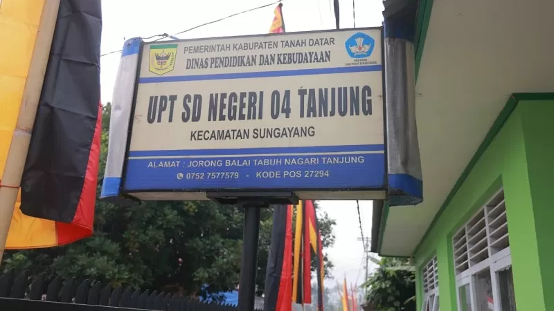 Salah satu penerima bantuan tersebut adalah UPT SDN 04 Tanjung, Kecamatan Sungayang, yang berhasil menyelesaikan rehabilitasi sejumlah ruang belajar serta pembangunan fasilitas penunjang dengan anggaran lebih dari Rp 1 miliar. (Foto: Pemkab Tanah Datar)
