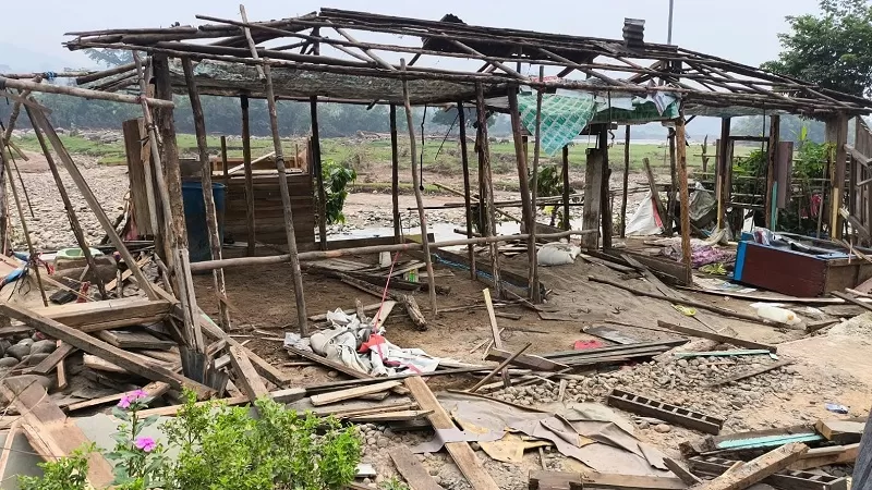 Penanganan dampak banjir dan tanah longsor di Kabupaten Pesisir Selatan (Pessel), Sumatera Barat, masih berlanjut. Sebanyak 14 titik longsor ditemukan di Kecamatan Ranah Ampek Hulu (Rahul) Tapan dan Basa Ampek Balai (BAB) Tapan. (Foto: Pemkab Pessel)