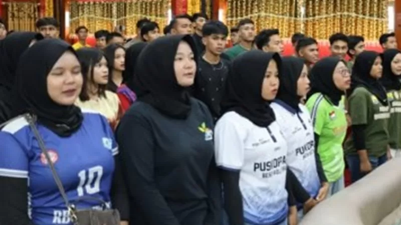 Kontingen Pariaman dilepas langsung oleh Wali Kota Pariaman Yota Balad bersama Wakil Wali Kota Pariaman Mulyadi di Aula Balai Kota Pariaman, Kamis (1/10/2026). (Foto: Pemko Pariaman)