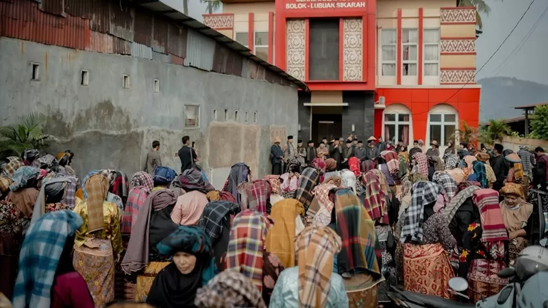 Tradisi Bakaua menjadi salah satu bagian penting dalam perhelatan Rang Solok Baralek Gadang (RSBG) 2026 di Kota Solok, Sumatera Barat, Minggu (11/10/2026).