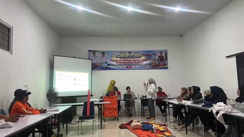 Dinas Kesehatan (Dinkes) Kota Padang Panjang menggelar Pelatihan Bantuan Hidup Dasar (BHD) bagi anggota Kelompok Siaga Bencana (KSB) aktif, Minggu (11/10/2026). (Foto: Pemko Padang Panjang)