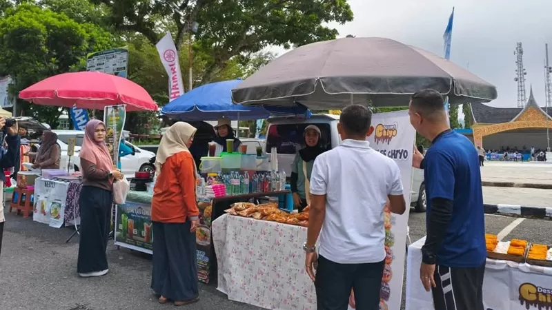Peluncuran PAK-EEN berlangsung bertepatan dengan kegiatan hari bebas kendaraan bermotor atau Car Free Day (CFD) di sekitar Lapangan Cindua Mato, Batusangkar, Minggu (11/10/2026). (Foto: Pemkab Tanah Datar)