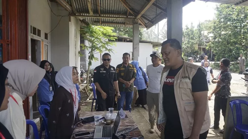 Wakil Bupati Pasaman Barat M. Ihpan meninjau pelaksanaan Pilwana elektronik di Kecamatan Talamau, Minggu (11/10/2026).