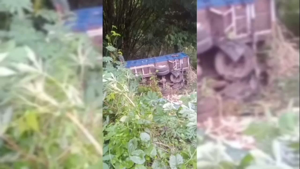Satu Dari Dua Truk yang Terlibat Kecelakaan di Nyalindung Sumedang Jatuh ke Jurang, Senin (12/12026)