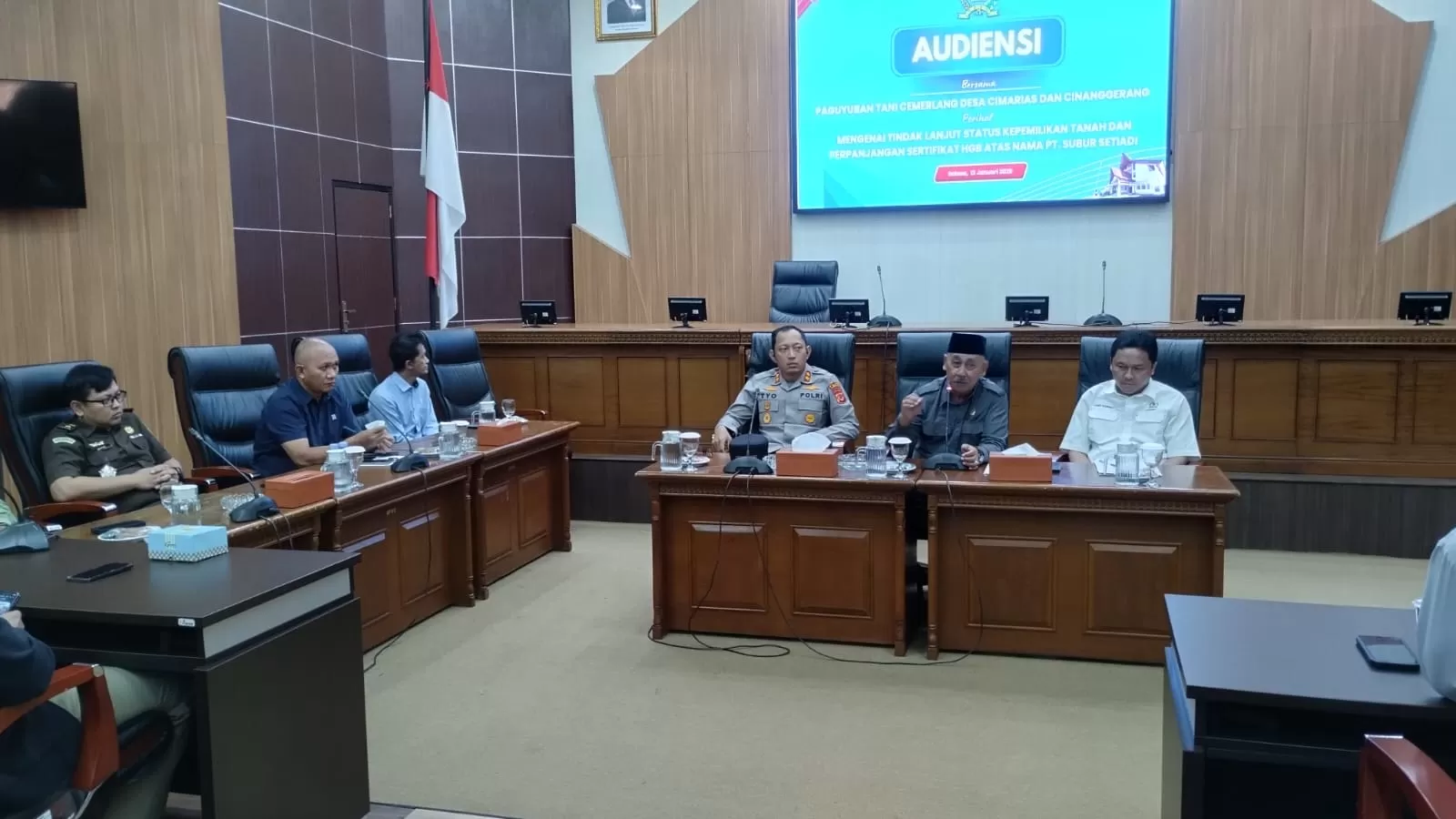 Pimpinan DPRD Sumedang menerima audiensi warga Desa Cimarias dan Desa Cinanggerang soal sengketa tanah eks HGU PT. Subur Setiadi. (Foto : Istimewa)