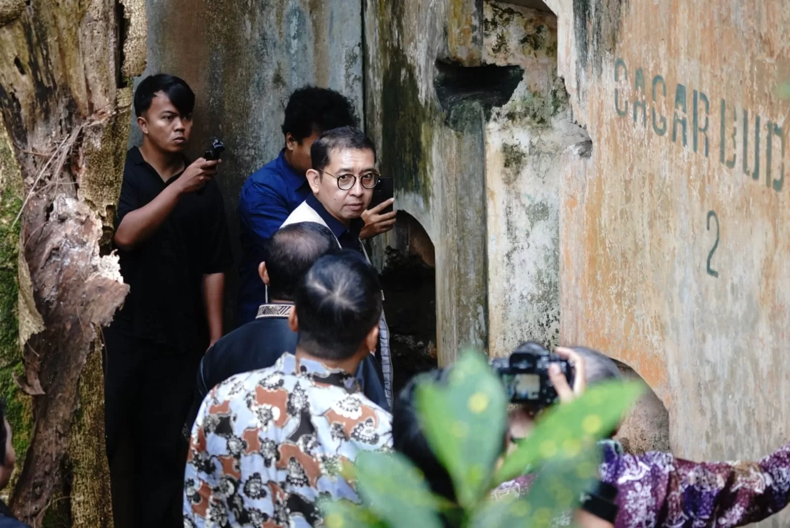 Menteri Kebudayaan Fadli Zon Saat Mengunjungi Benteng Peninggalan Belanda di Gunung Palasari Sumedang, Sabtu (17/1/2026)