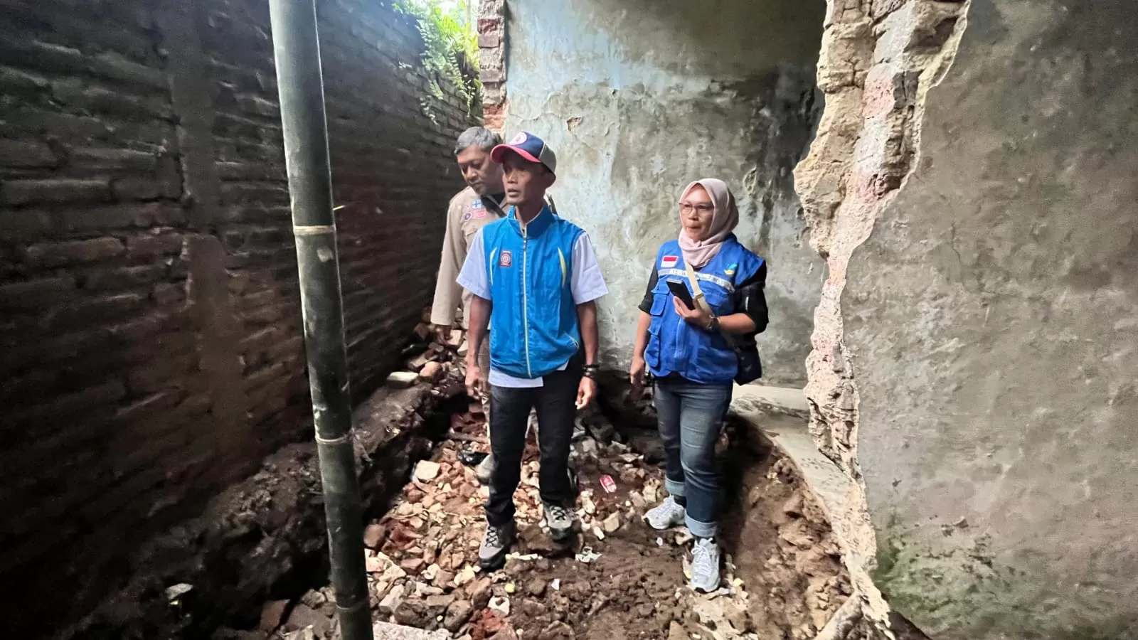 Tim Tagana Assessment Rumah Ambruk di Kelurahan  Situ