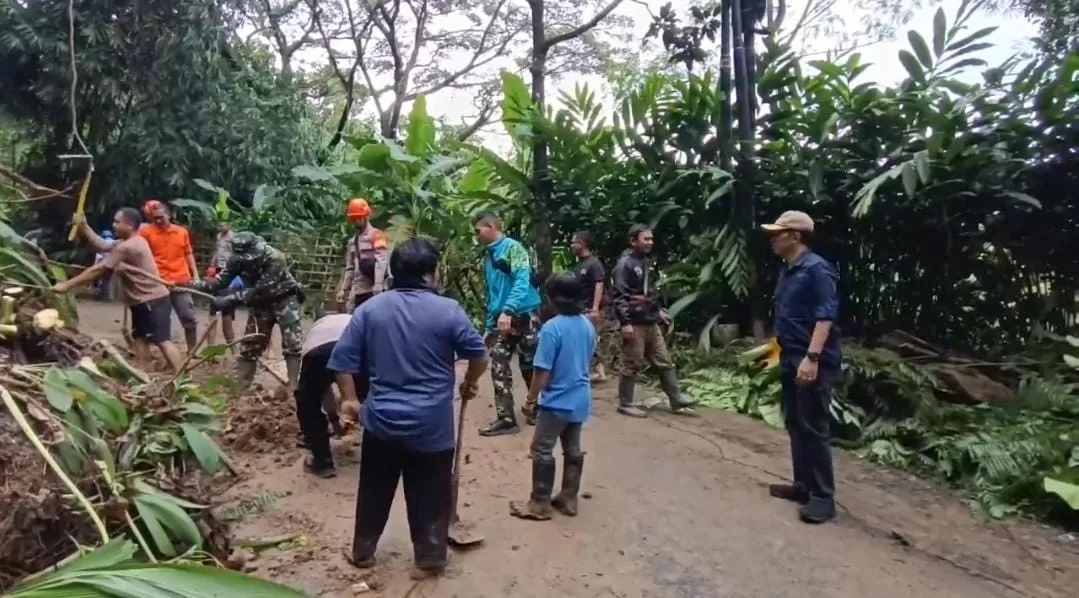 Situasi Jalan Sudiplak Tanjungkerta pasca longsor, Sabtu pagi (24/1/2026)