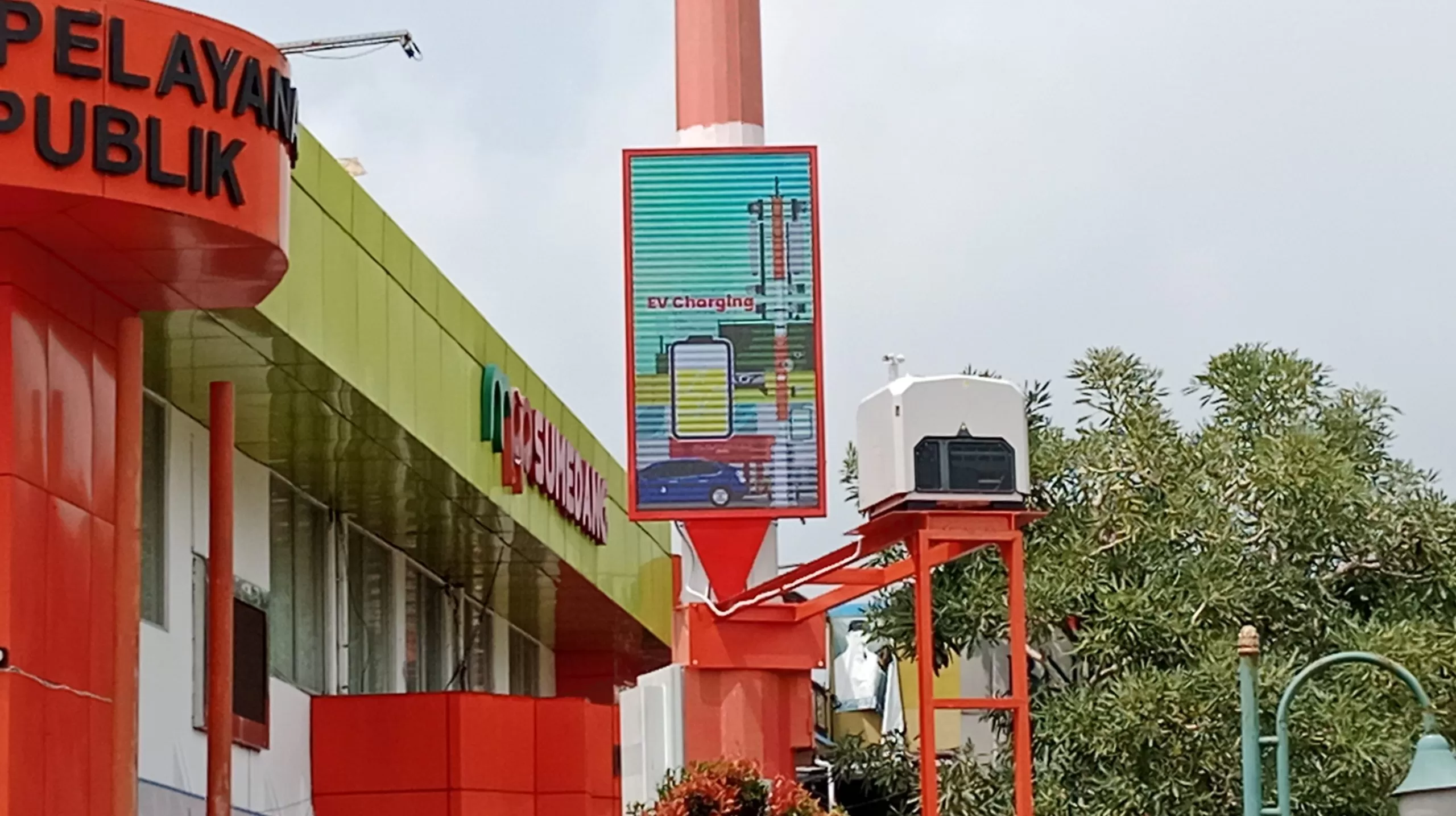 Tampak Tiang Pintar (Smart Pole) di Samping MPP Sumedang (Foto : Istimewa) 