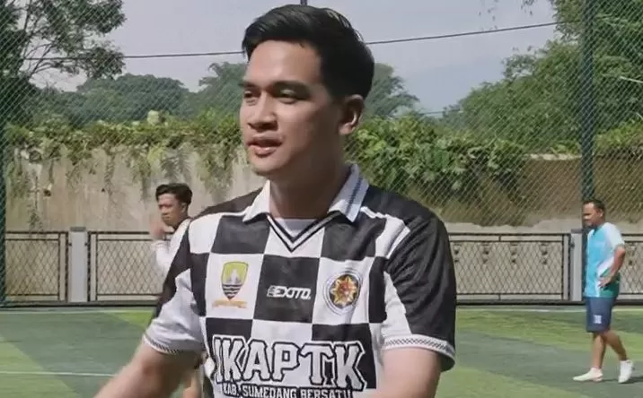 Wakil Bupati Sumedang, M. Fajar Aldila saat Bertanding Friendly Match Bersama Wartawan Sumedang (Foto : Istimewa) 