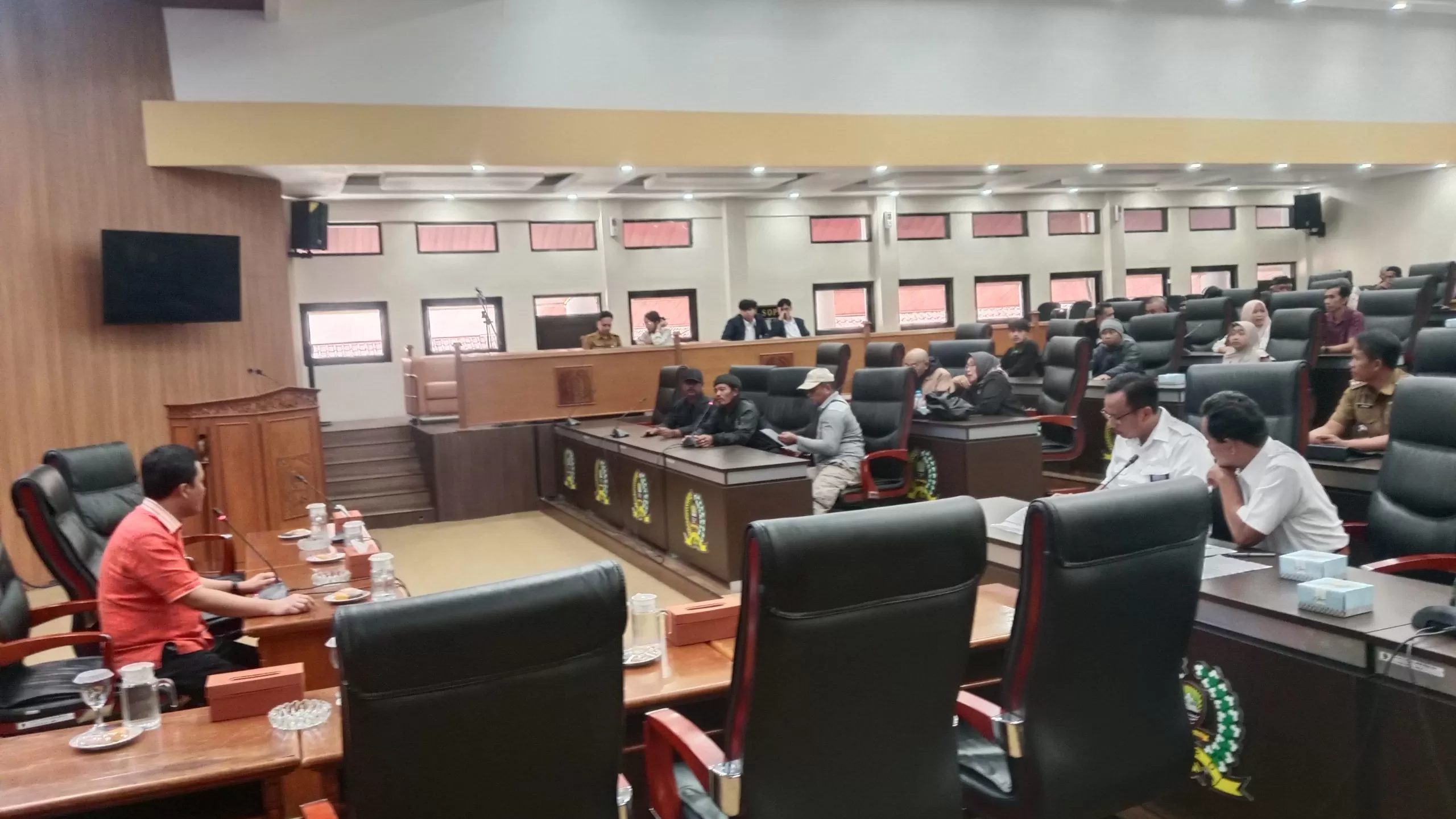 Warga Terdampak Bendungan Cipanas saat Audiensi ke DPRD Sumedang, Bahas Soal UGR (Foto : Istimewa) 