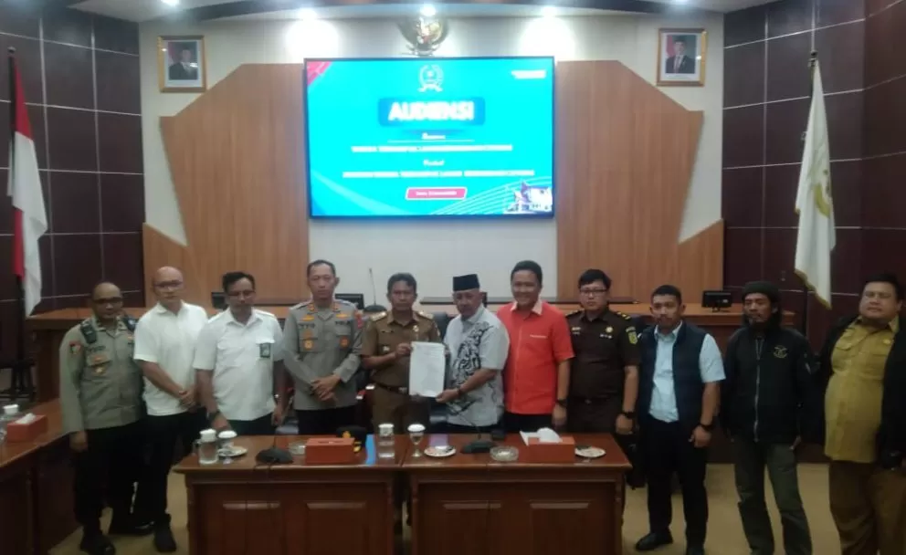 Audiensi Masyarakat Terdampak Bendungan Cipanas Conggeang Bersama DPRD, Polres Sumedang dan Stakeholder Lainnya (Foto : Istimewa) 