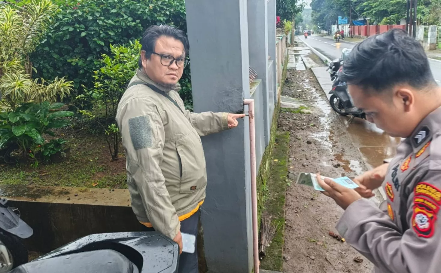 Polisi Datangi TKP Diduga Pencurian Motor di Posko KKN Mahasiswi Unsap di Desa Nagrak Buahdua (Foto : Istimewa) 