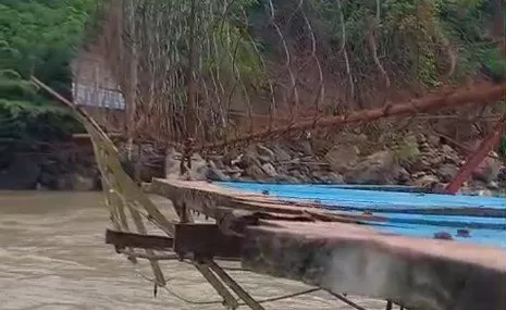 Tampak Kondisi Mengkhawatirkan Jembatan di Dusun Bobos, Kecamatan Surian, Sumedang (Foto : Istimewa) 