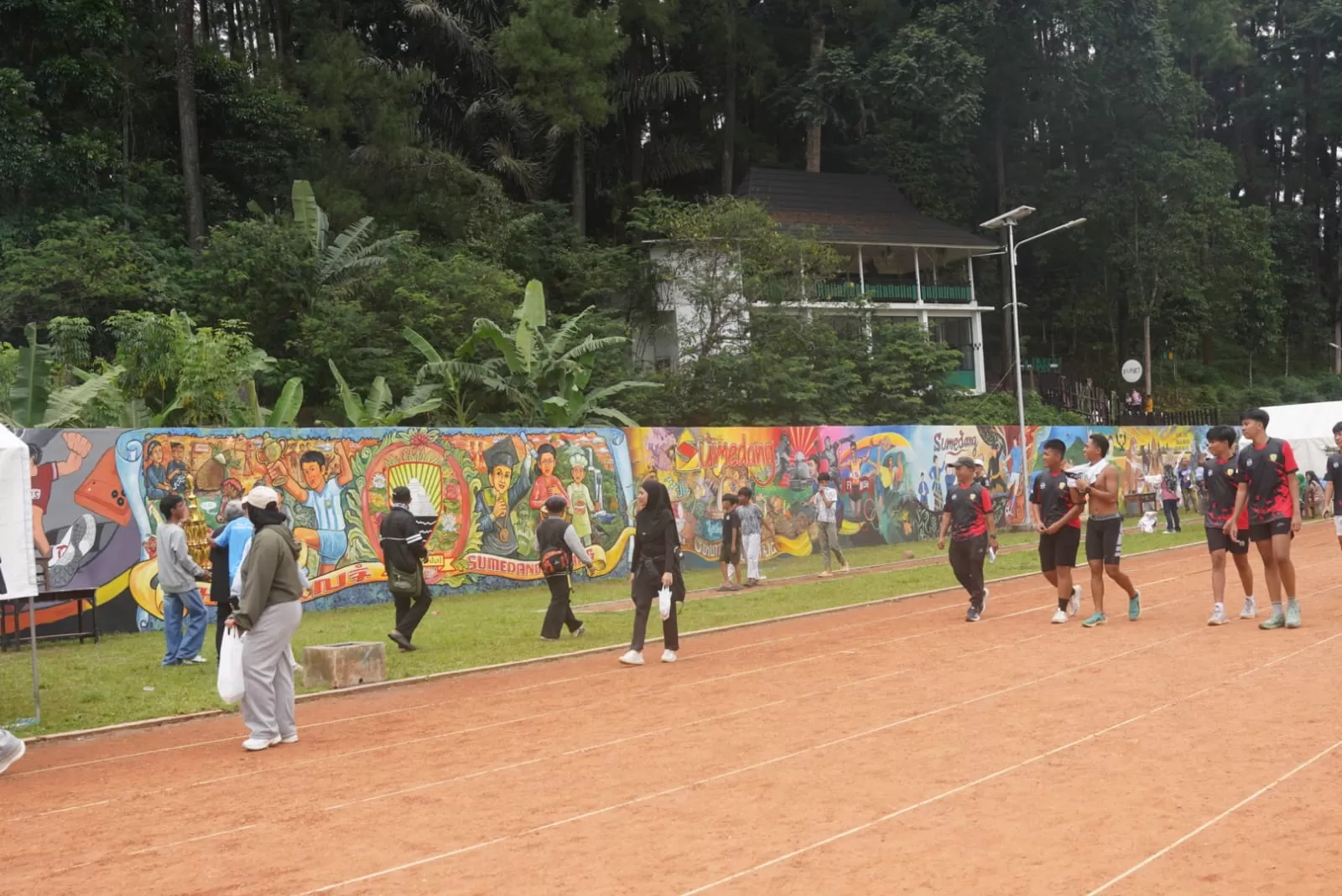 Pemandangan Mural di Sport Center Tadjimalela Sumedang (Foto : Istimewa) 