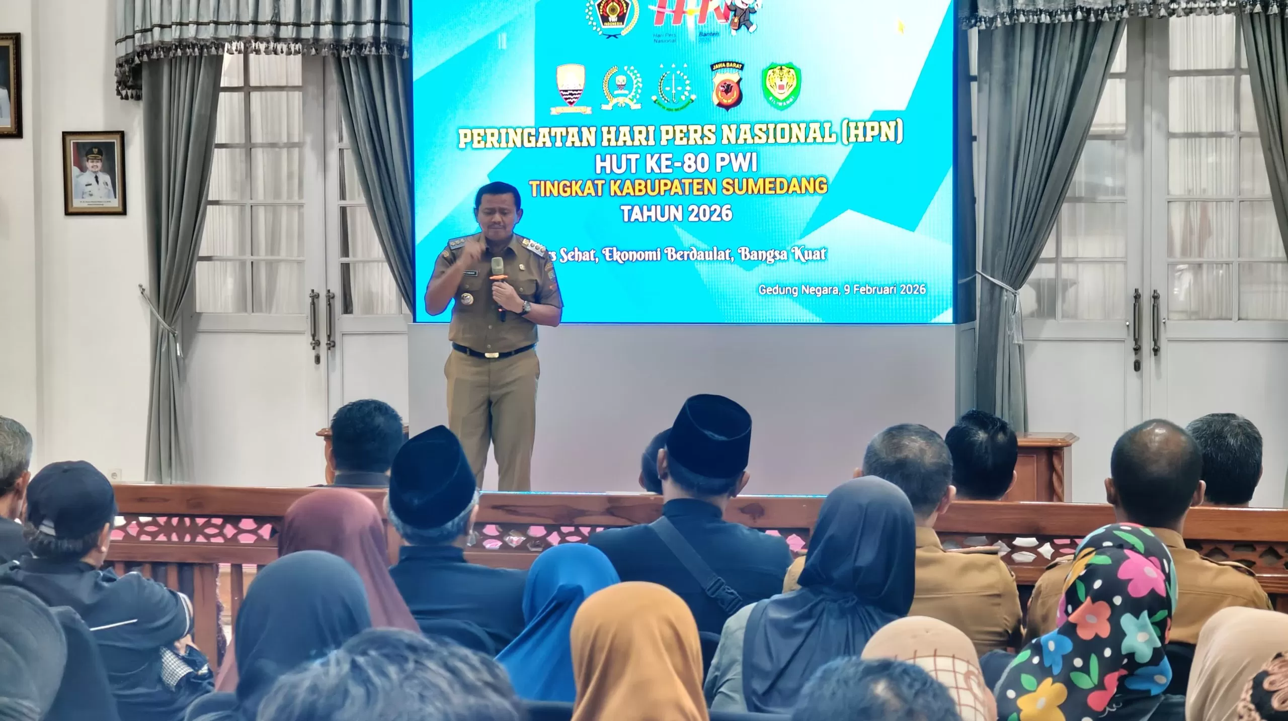 Bupati Sumedang: Dony Ahmad Munir, saat berpidato pada gelaran acara HPN 2026 di Gedung Negara, Senin (09/02/2026).