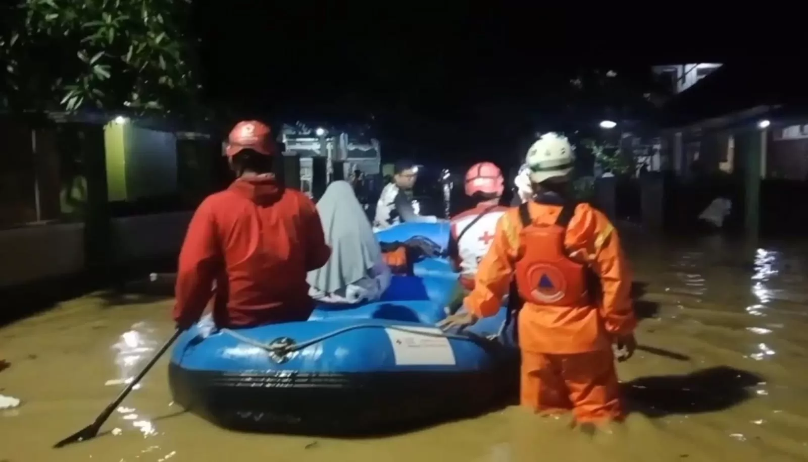 Situasi Banjir di Tomo Sumedang, Rabu malam (11/2/2026). Foto: Istimewa