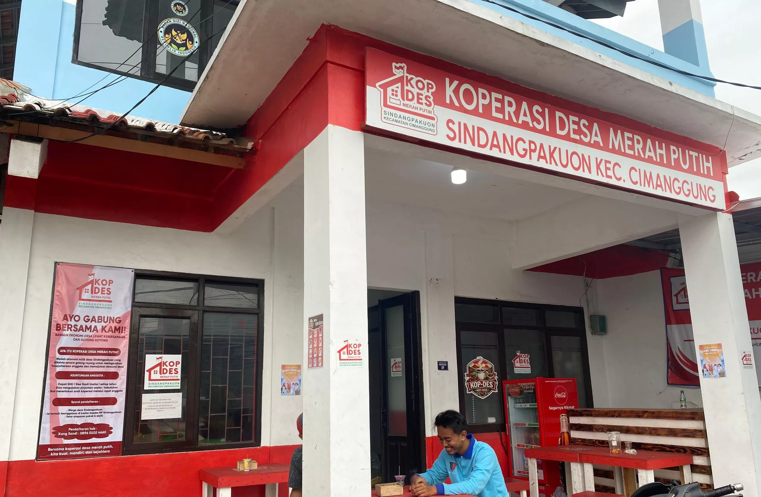 Kantor Koperasi Desa Merah Putih (KDMP) Sindangpakuon, Kecamatan Cimanggung, Kabupaten Sumedang, Senin (16/2/2026).