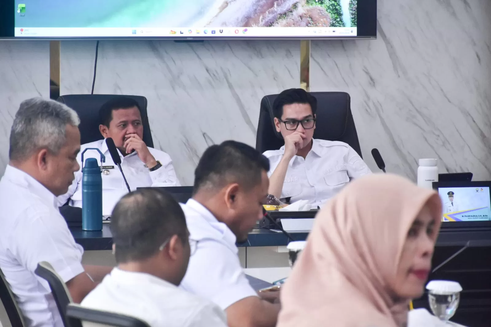 Bupati Sumedang dan Wakil Bupati Sumedang saat Rapat Koordinasi Progreaa Satu Tahun Kepemimpinan, Rabu (18/2/2026)