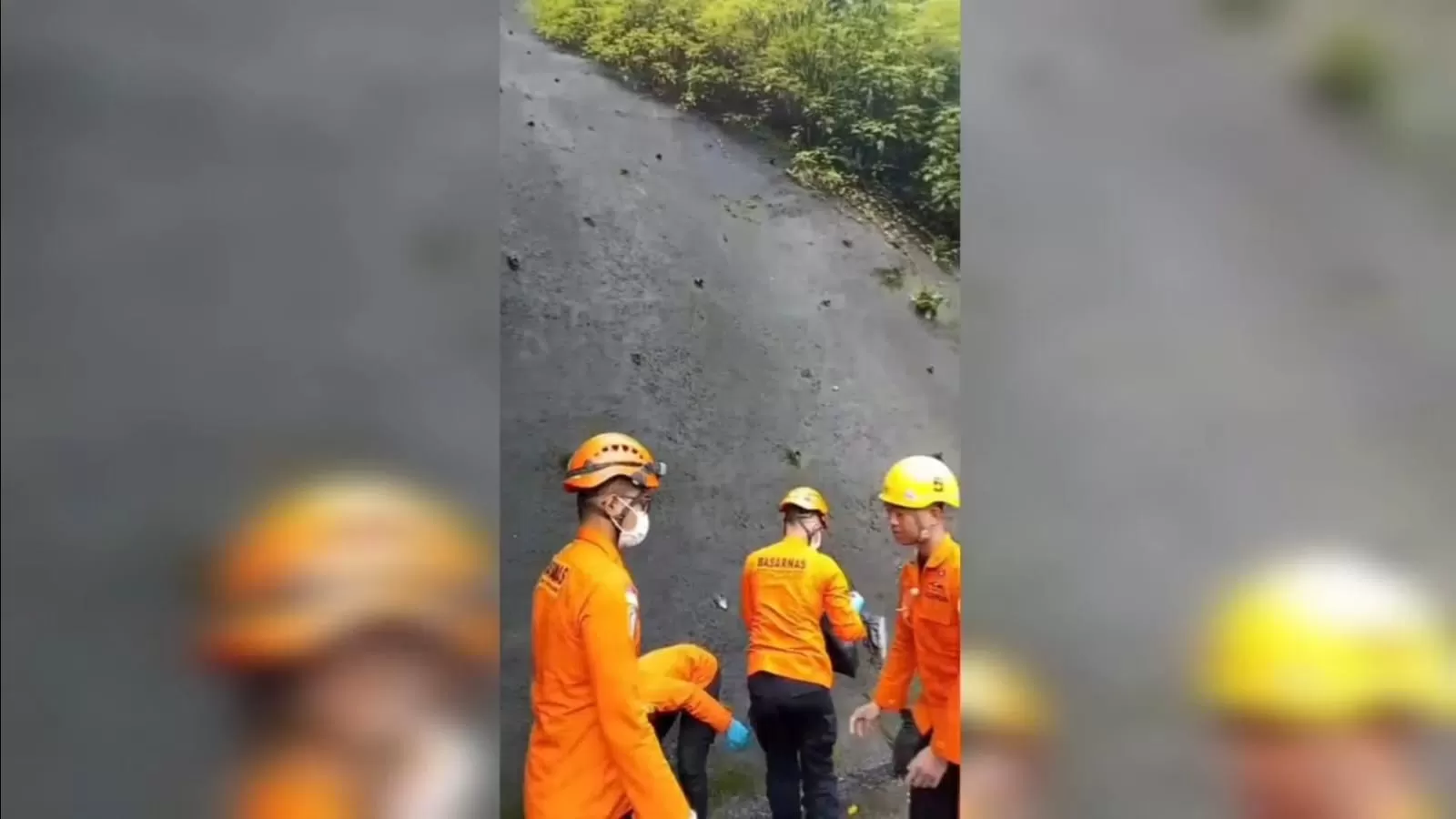 Tim Basarnas di Lokasi Jatuhnya Mahasiswa Uninus di Cadas Pangeran