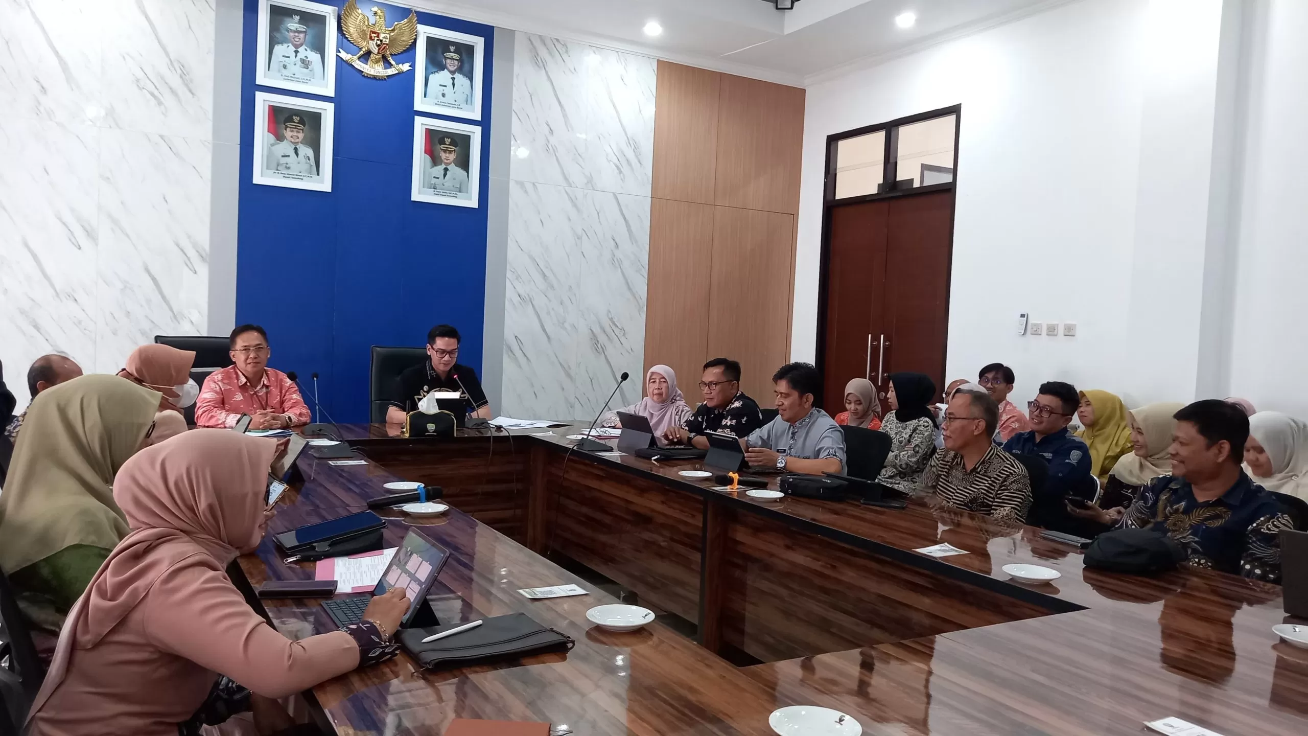 Potret pelaksanaan Rapat Pembahasan Rencana Aksi Tindak Lanjut (TL) Atensi MCSP KPK Tahun 2025 di Ruang Rapat Wakil Bupati, Kamis (26/2/2026). ist 