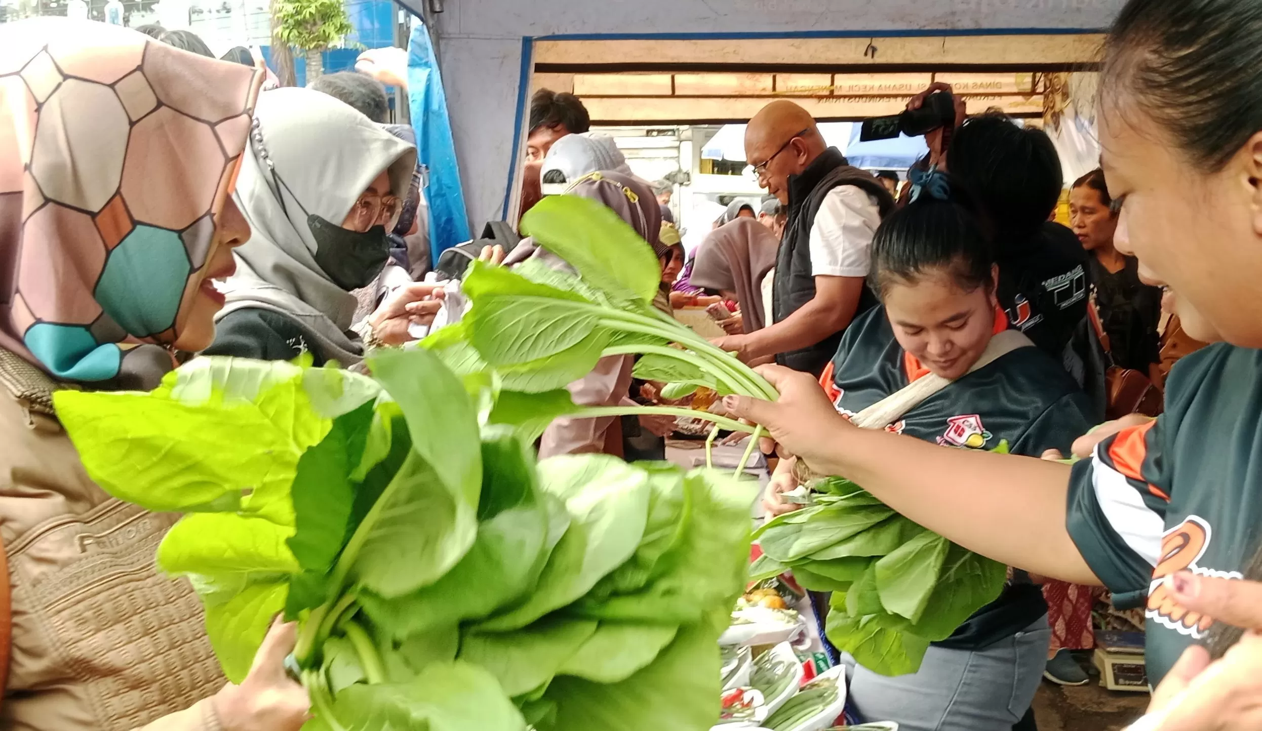Gerakan Pasar Murah Polres Sumedang, Diserbu Ibu-ibu Belanja Kebutuhan Pokok (Foto : Istimewa) 