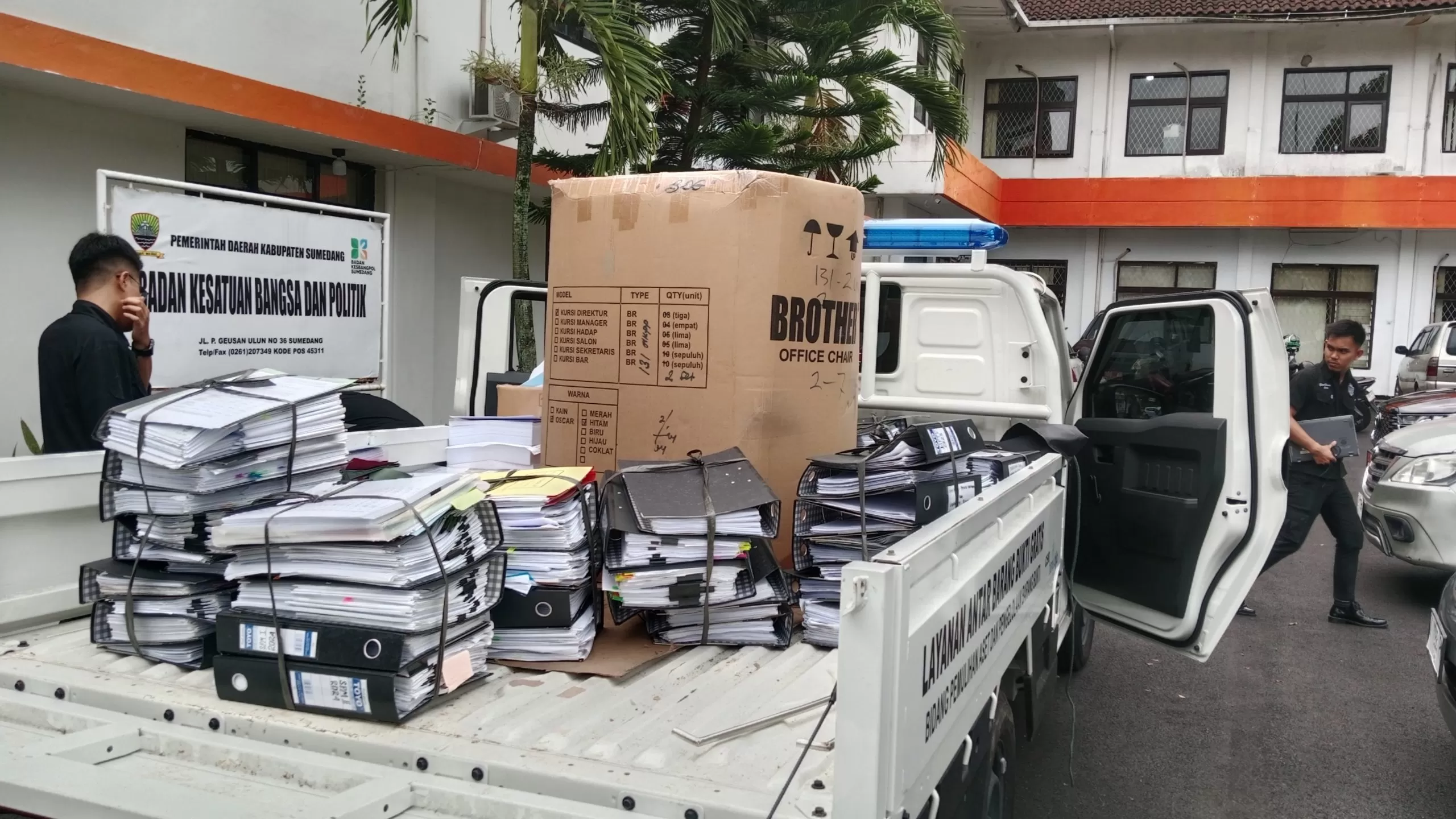 Sejumlah Berkas yang Diamankan Tim Penyidik Kejari Sumedang dari Kantor Bakesbangpol Sumedang pada Selasa (24/2/2026) lalu (Foto : Istimewa) 