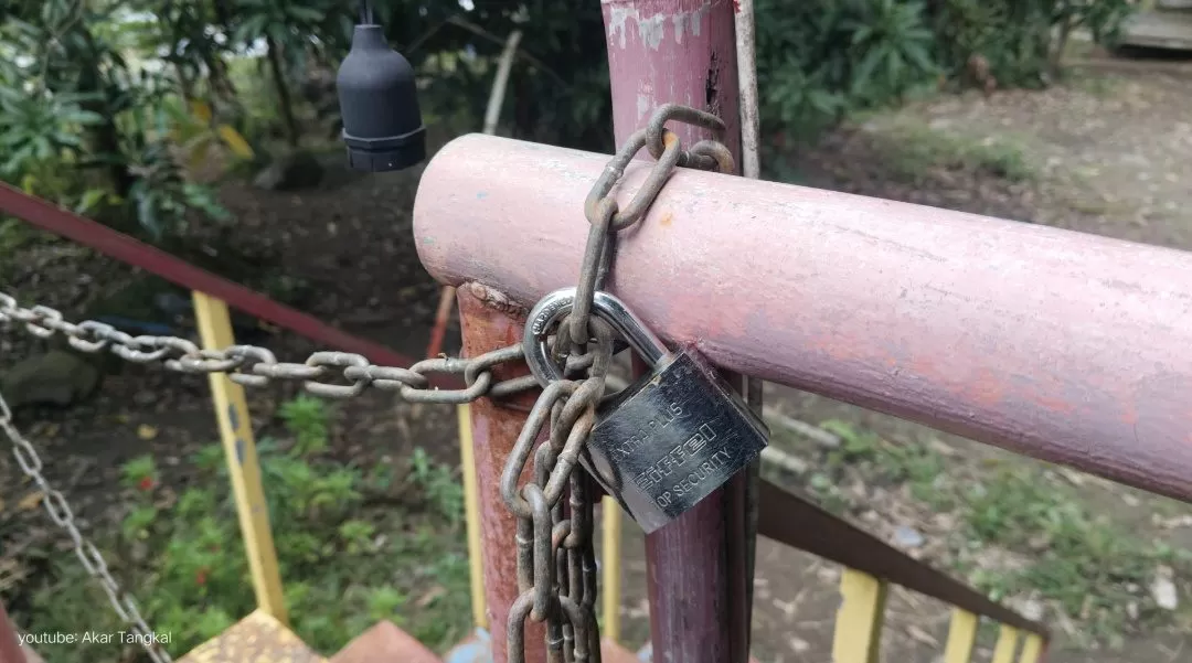 Potret Pintu Desa Wisata Karedok di Gembok. Rabu (11/02/2026). - G'jodt