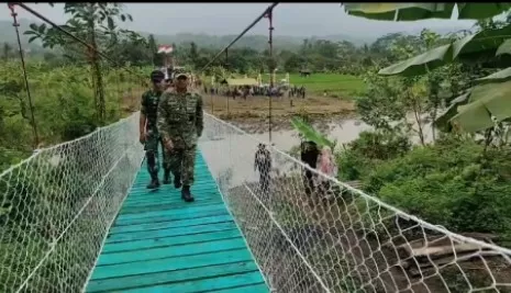 Peresmian Jembatan Program Garuda di Kecamatan Surian oleh Dandim Sumedang (Foto : Istimewa) 