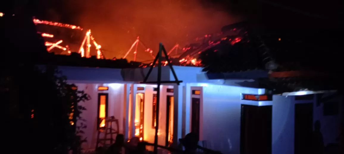 Rumah Permanen di Tanjungsari Sumedang Terbakar, Jumat malam (5/3/2026)