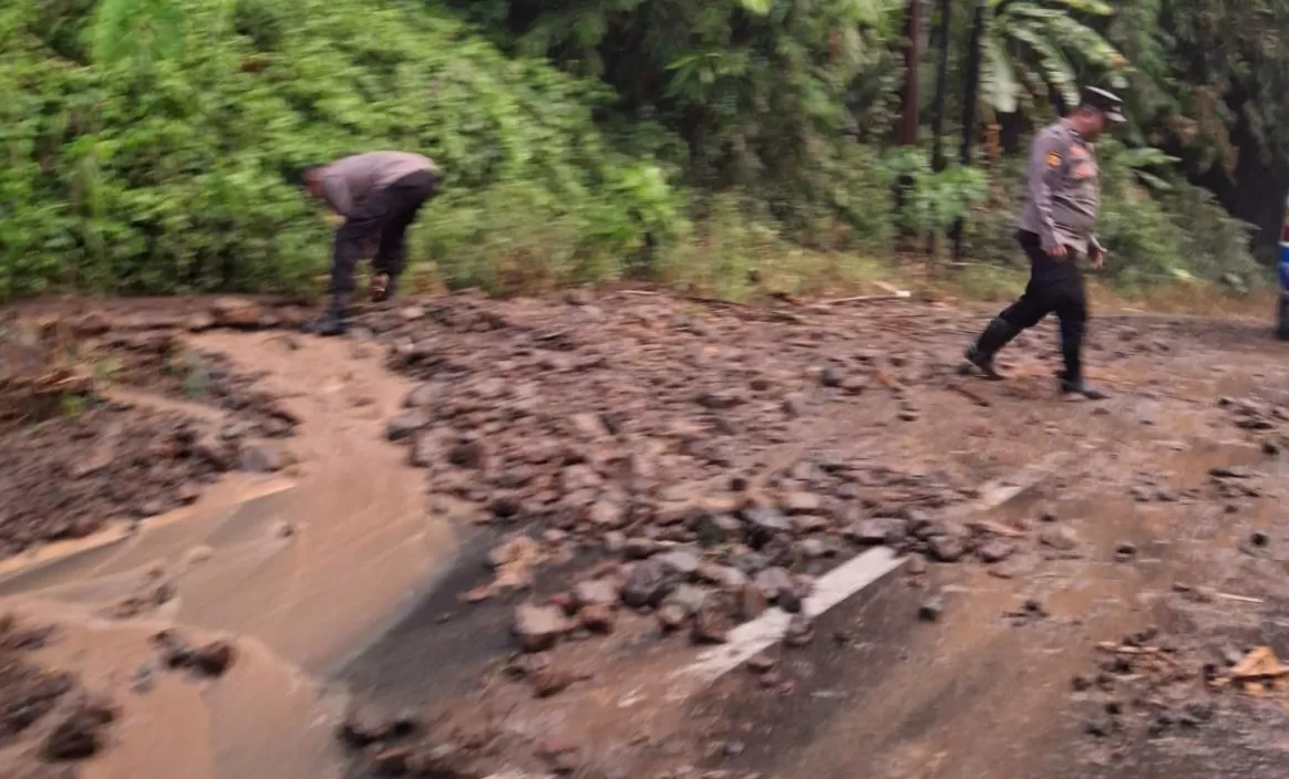 TKP Longsor di Blok Ciberecek, Desa Cilangkap, Kecamatan Buahdua, Kabupaten Sumedang (Foto : Istimewa) 