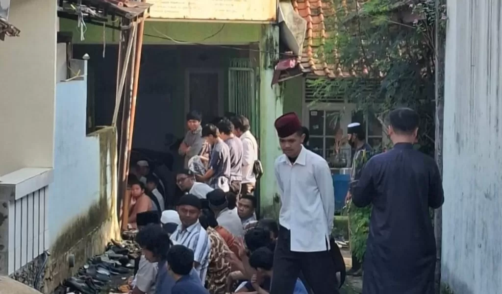 Perayaan Idul Fitri 1447 Hijriah lebih dulu dilaksanakan oleh Komunitas Sumedang Peduli Syariah (KPPS) di Masjid Ummah PPTQ Tashdiqul Hayat, Tegalsari, Kecamatan Sumedang Utara, Kabupaten Sumedang, Kamis (19/3/2026) (Foto : Istimewa) 