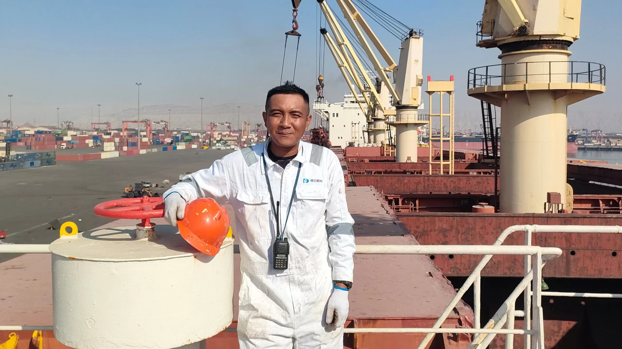 Pelaut asal Sumedang, Agus Hendra, saat diatas kapal laut. (Foto : Istimewa)