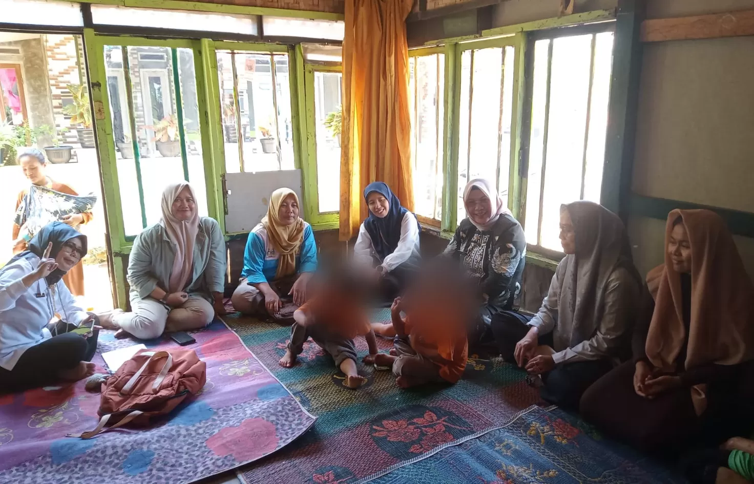 DPPKBP3A melalui UPTD PPA dan UPTD Dalduk wilayah Cibugel sudah berkunjung ke Desa Sukaraja Cibugel untuk mengecek kondisi fisik bocah viral yang sempat jadi pemulung di Jakarta (Foto : Istimewa) 