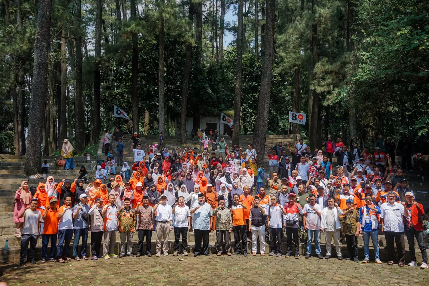 Kader PKS Sumedang saat halal bihalal di Tahura Gunung Kunci. (Foto : Istimewa)