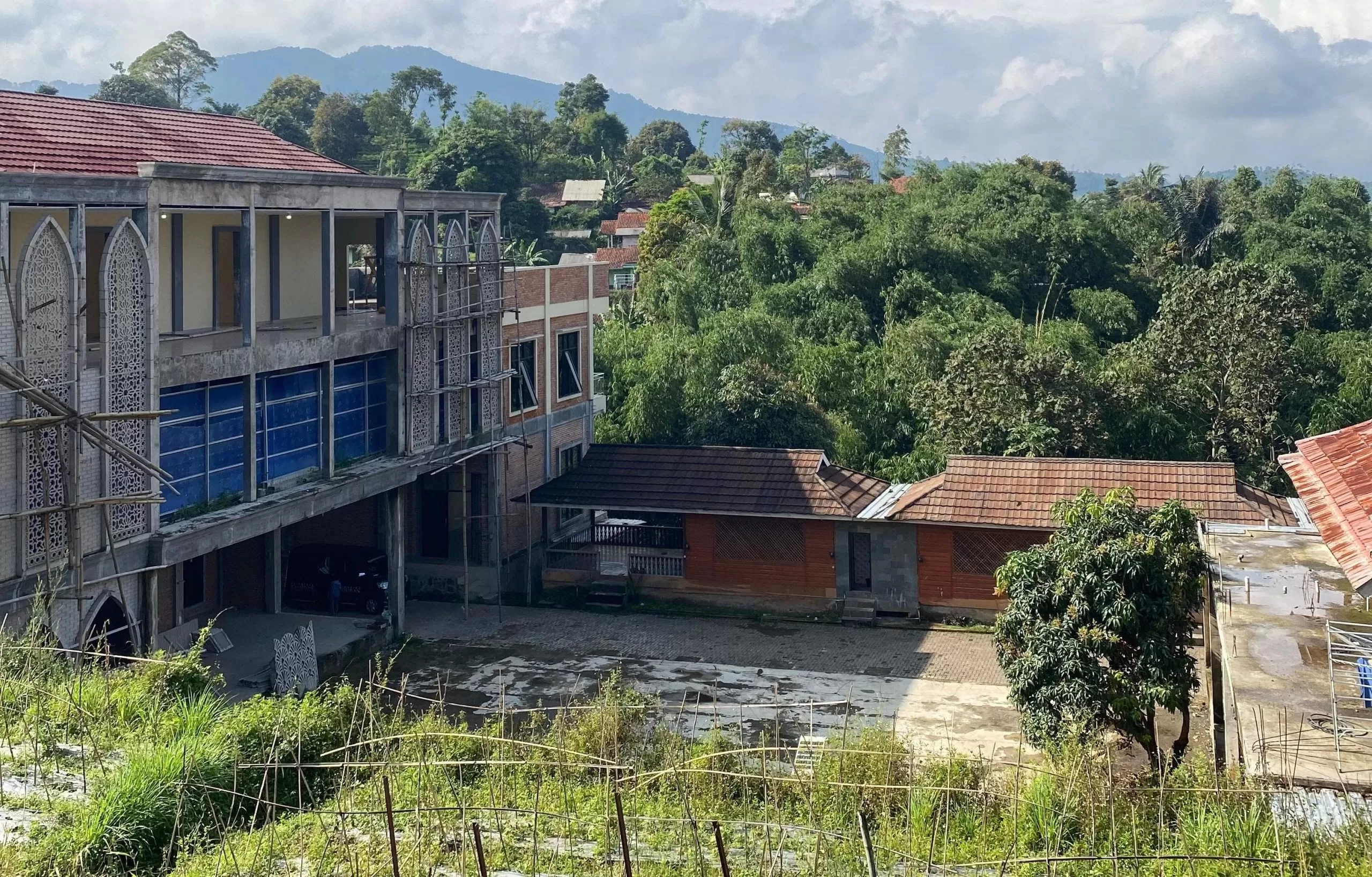 Pesantren Kampung Qur’an Learning Center yang terletak di Tegalmanggung, Kecamatan Cimanggung, Kabupaten Sumedang.