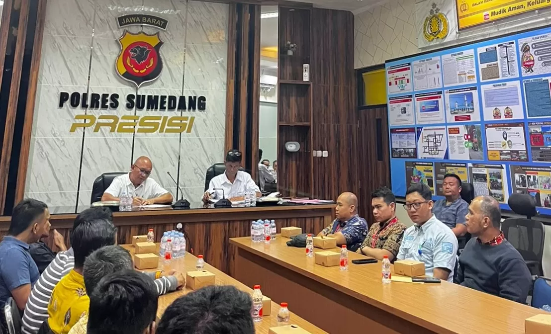 Satreskrim Polres Sumedang saat Memanggil 14 Perusahaan Finance ke Mako Polres Sumedang (Foto : Istimewa) 