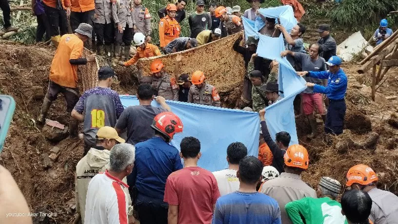 Evakuasi Korban Tertimbun Material Longsor, Kamis 9 April 2026