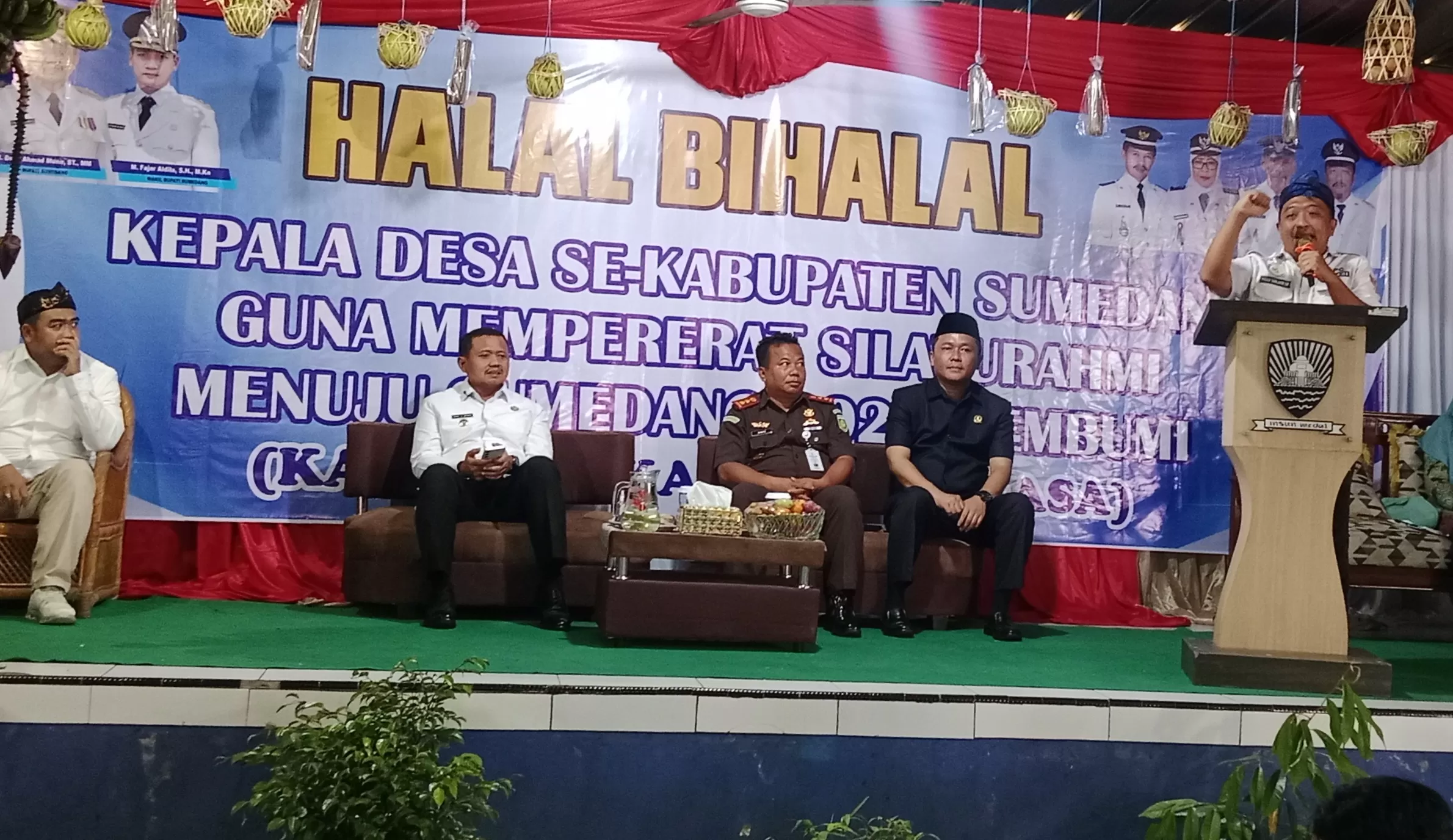 Ketua APDESI Sumedang, Welly Sanjaya (kanan) saat Memberikan Sambutan di Acara Halal Bihalal (Foto : Istimewa) 