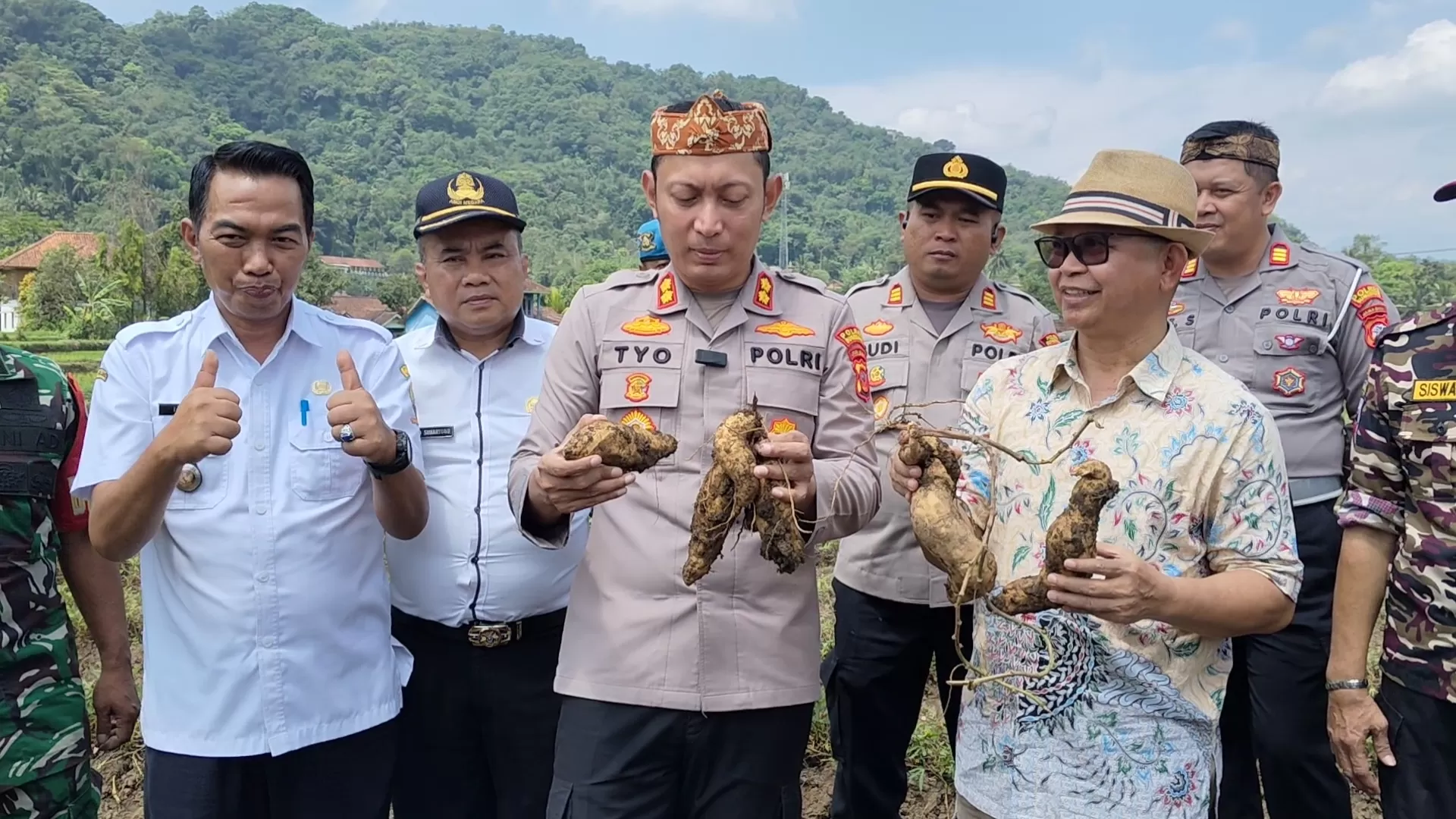 Potret simbolis hasil panen raya ubi cilembu tanjungkerta (Cinta), Rabu (29/04/2026). (foto-dedis)