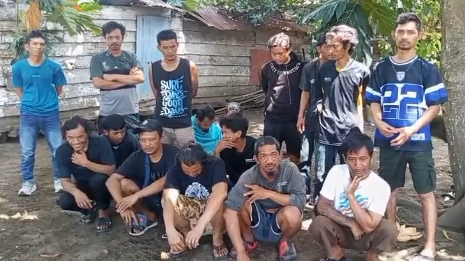 Sejumlah pekerja Sumedang yang terlantar di Maluku. (Foto : Istimewa)