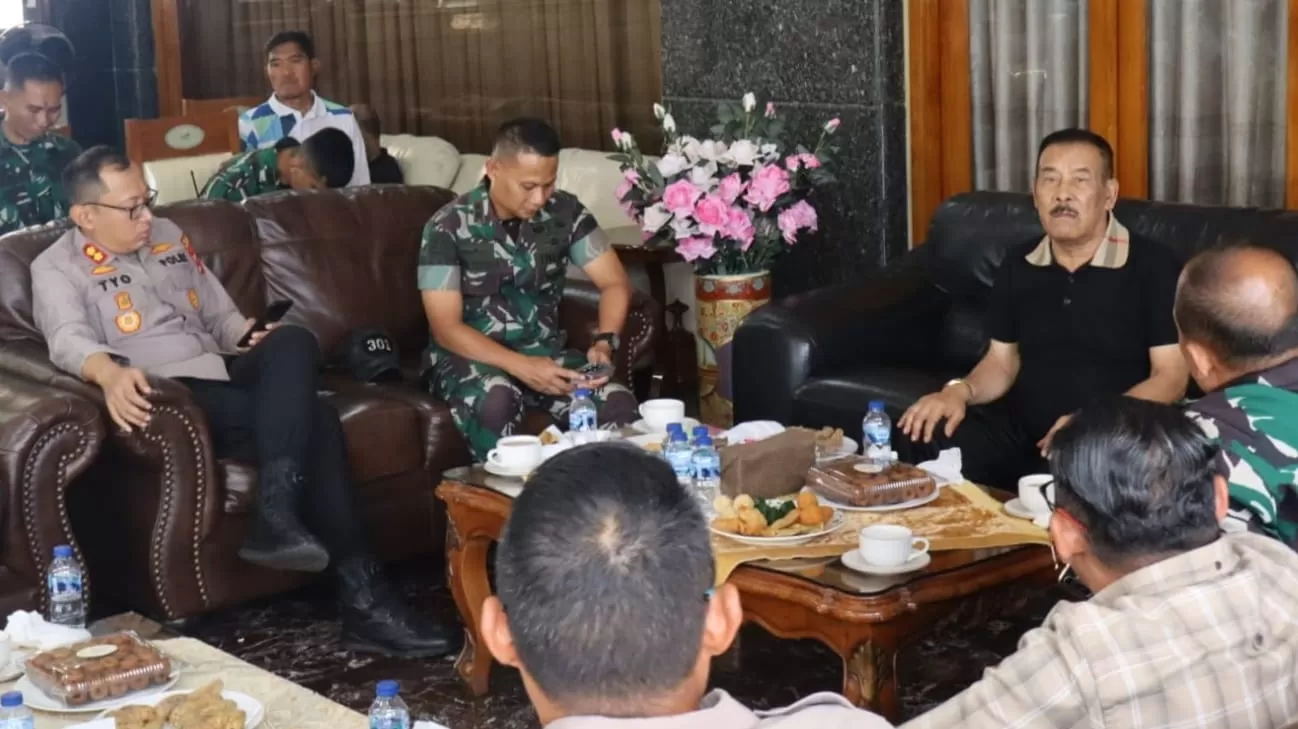 Rapat Koordinasi Persiapan Syukuran Perayaan Juara Persib Bandung di Kediaman H. Umuh Muchtar di Tanjungsari Sumedang