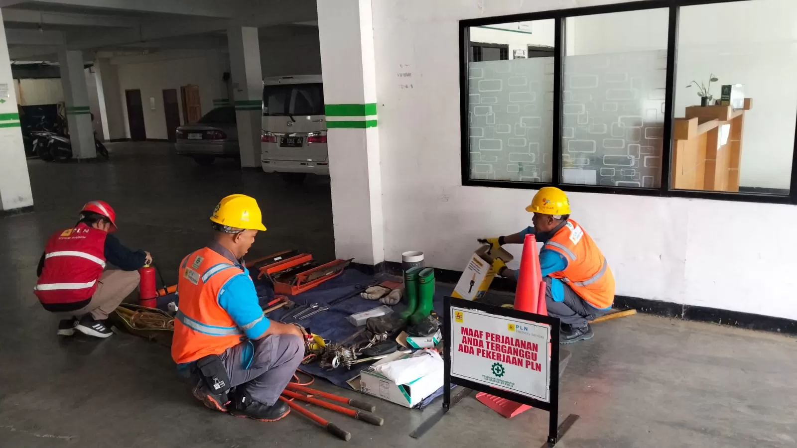 PLN UP3 Sumedang saat inspeksi kelengkapan alat kerja dan APD petugas di Sumedang Jabar, Sabtu (30/5/2026). (FOTO: dok PLN)