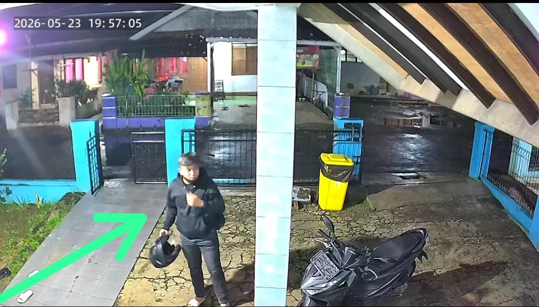 Sebelum beraksi di Cimalaka, dengan ciri-ciri yang sama, pelaku melancarkan aksinya di Darmaraja dan terekam CCTV. (Foto : Istimewa)
